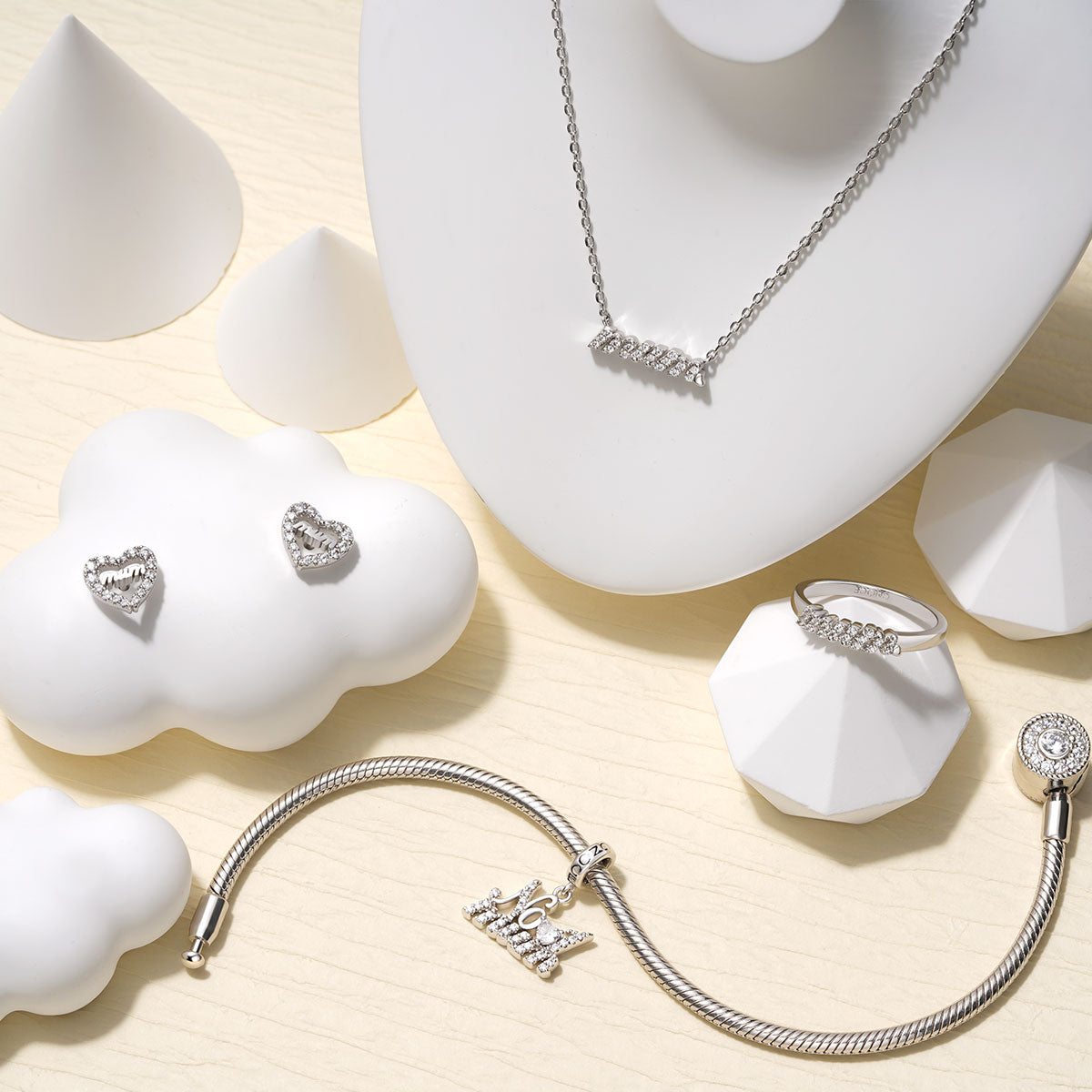 Gnoce Sparkling Mum Necklace_3